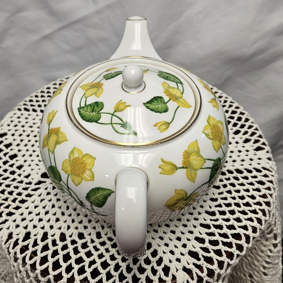 3 pc Wedgwood "King cup" pattern Teapot with Cream and Sugar. - Picture 5 of 15